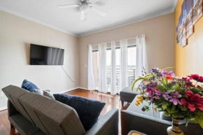 Cozy Condo @ Charlotte NC! w/Pool- Walk to Uptown